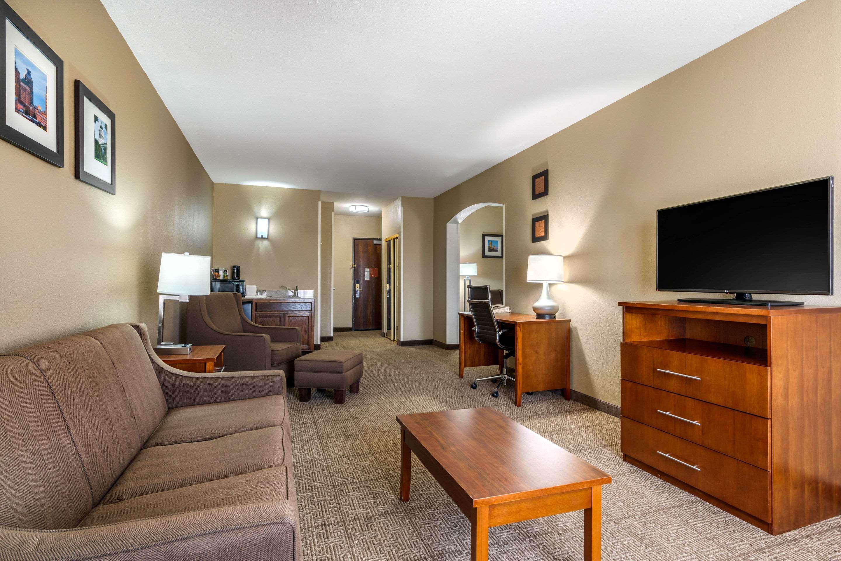 Comfort Inn & Suites Sacramento - University Area Экстерьер фото
