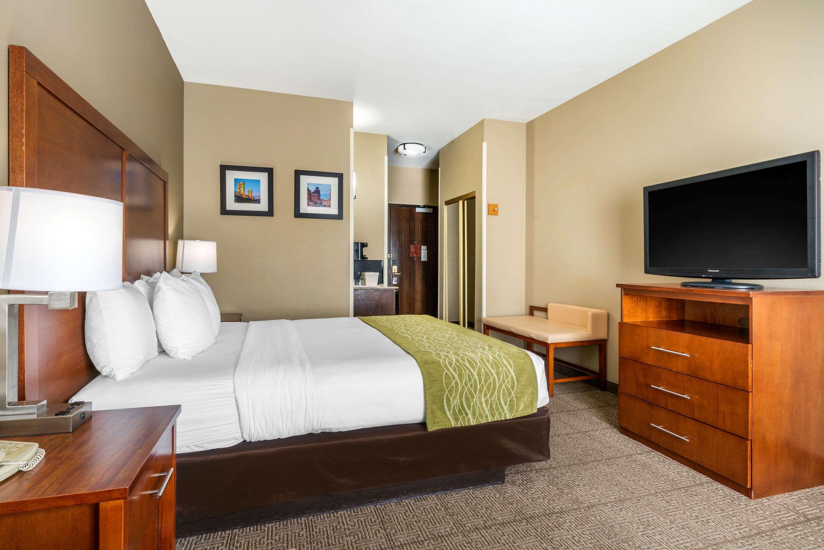 Comfort Inn & Suites Sacramento - University Area Экстерьер фото