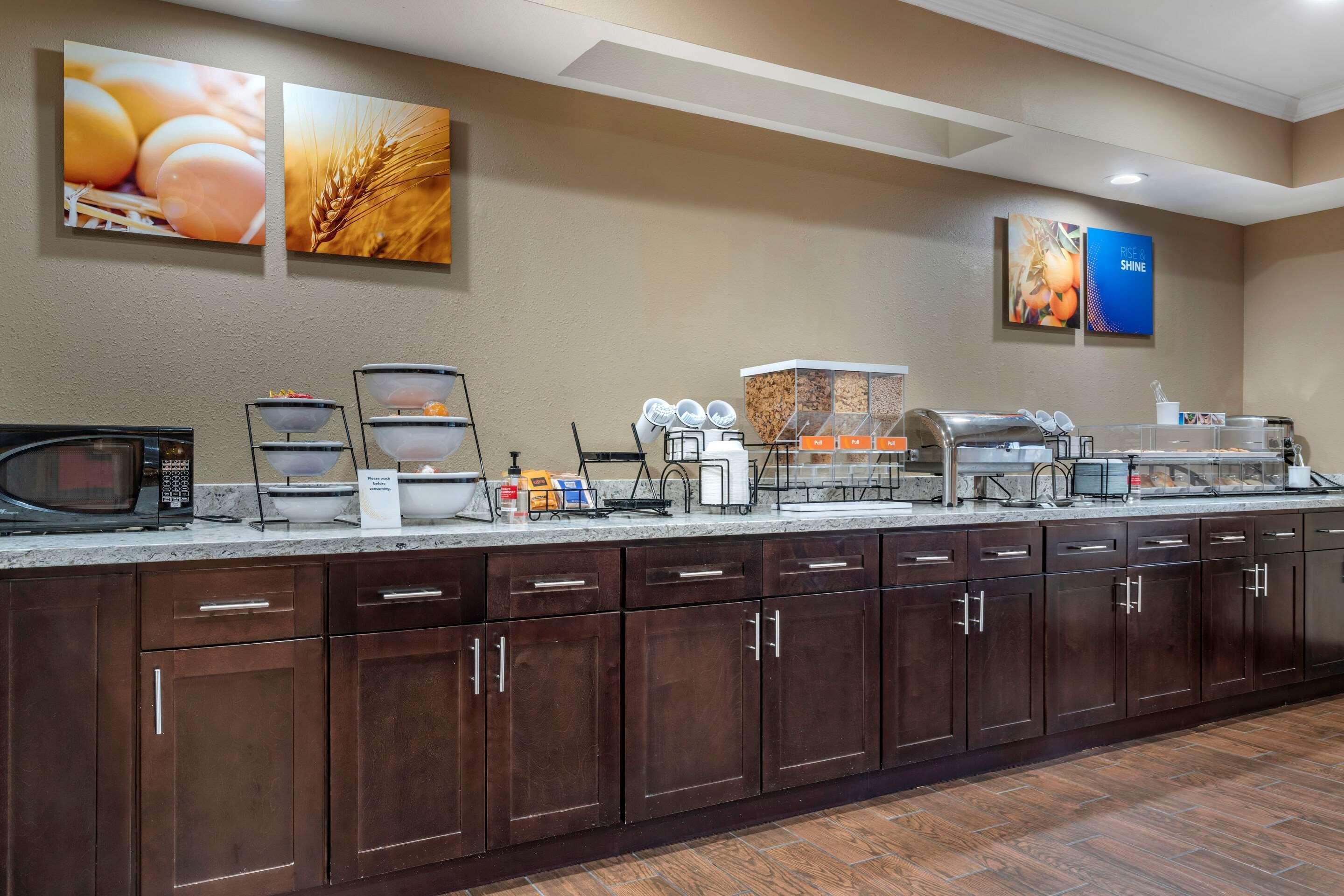 Comfort Inn & Suites Sacramento - University Area Экстерьер фото