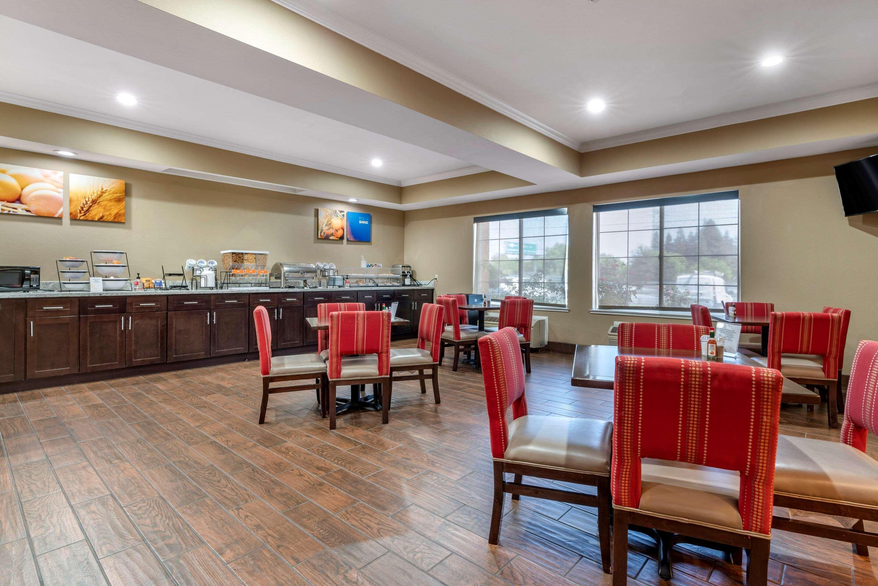 Comfort Inn & Suites Sacramento - University Area Экстерьер фото