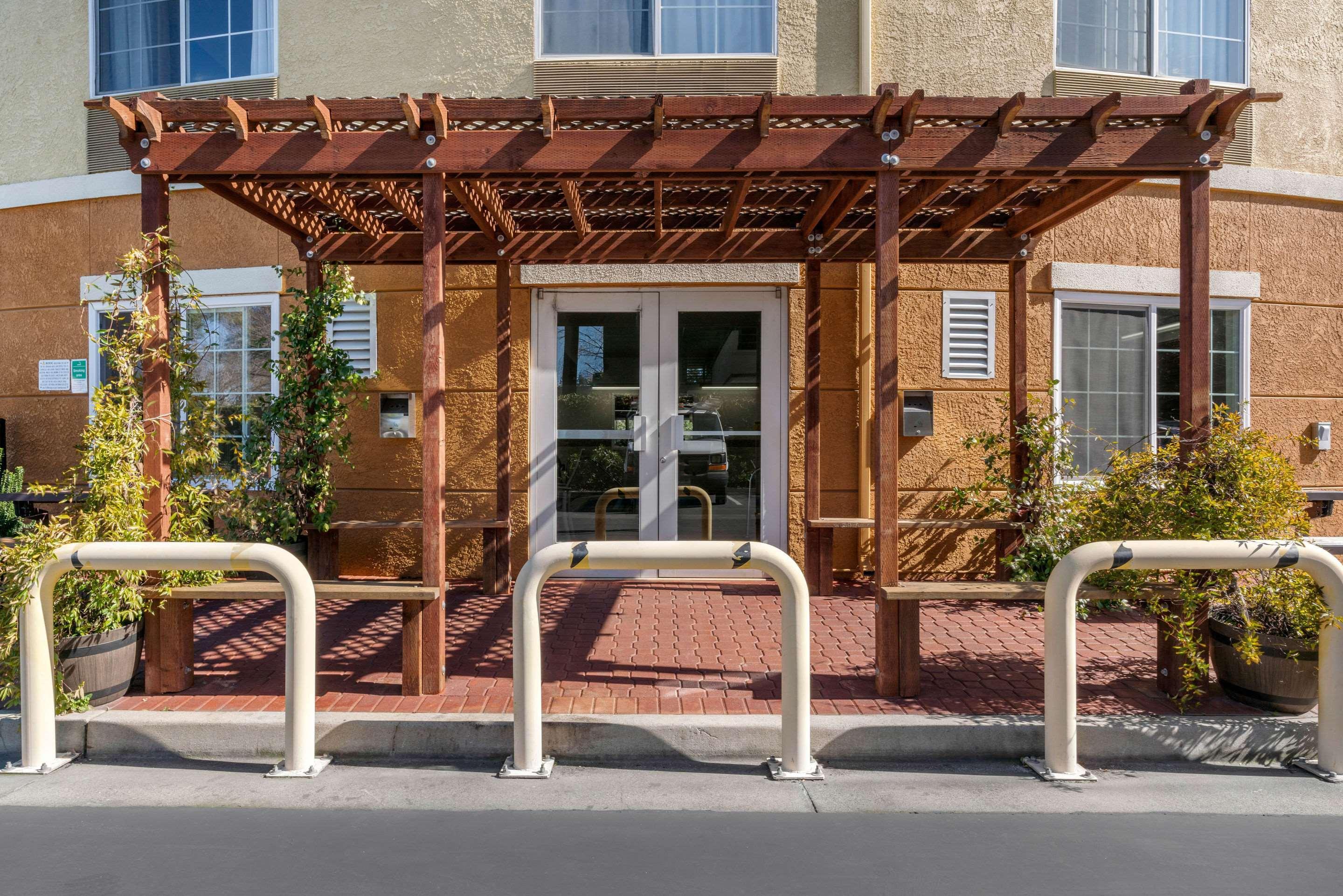 Comfort Inn & Suites Sacramento - University Area Экстерьер фото