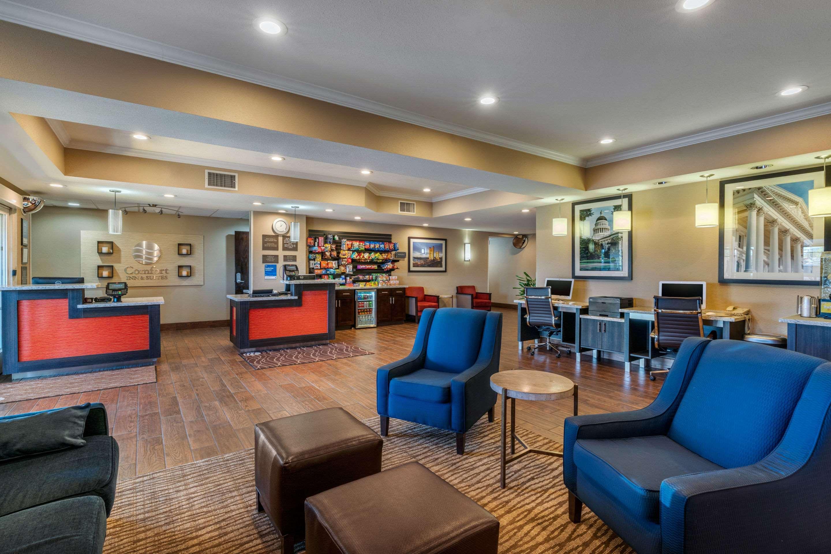 Comfort Inn & Suites Sacramento - University Area Экстерьер фото