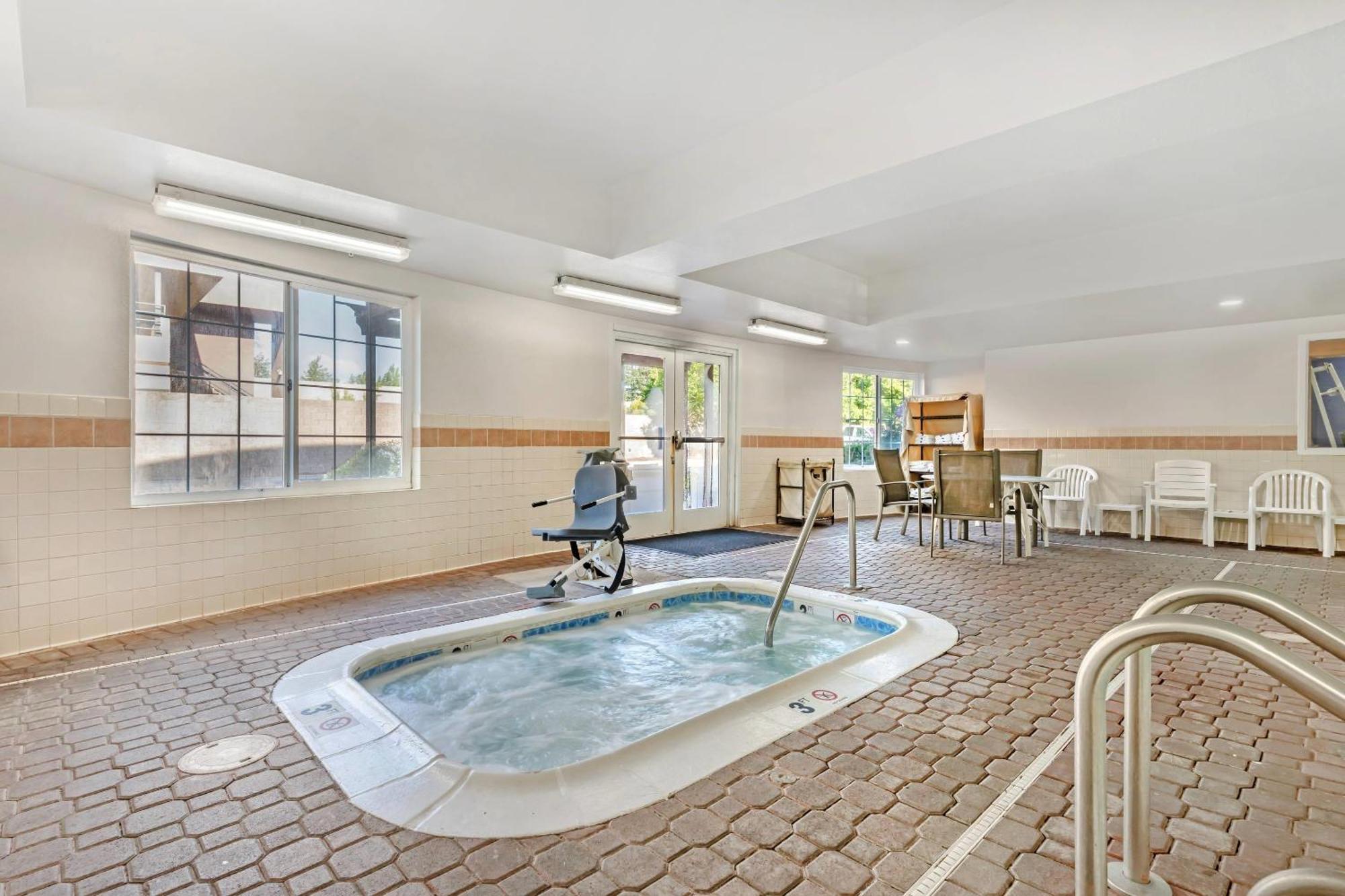 Comfort Inn & Suites Sacramento - University Area Экстерьер фото