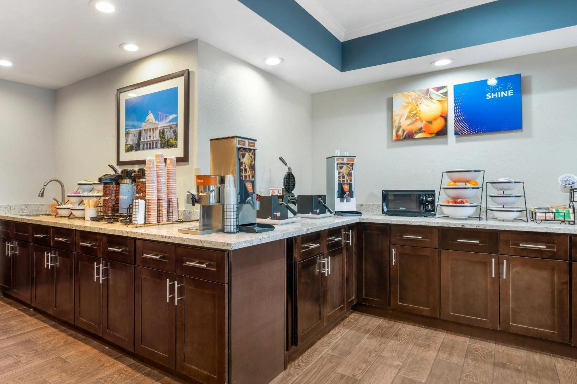 Comfort Inn & Suites Sacramento - University Area Экстерьер фото